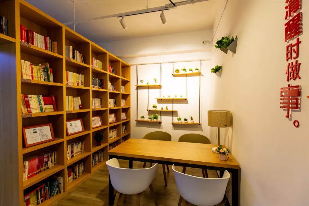 如何進行黨群服務(wù)中心建設(shè)?黨群服務(wù)中心建設(shè)的意義是什么?插圖(1) 圖片